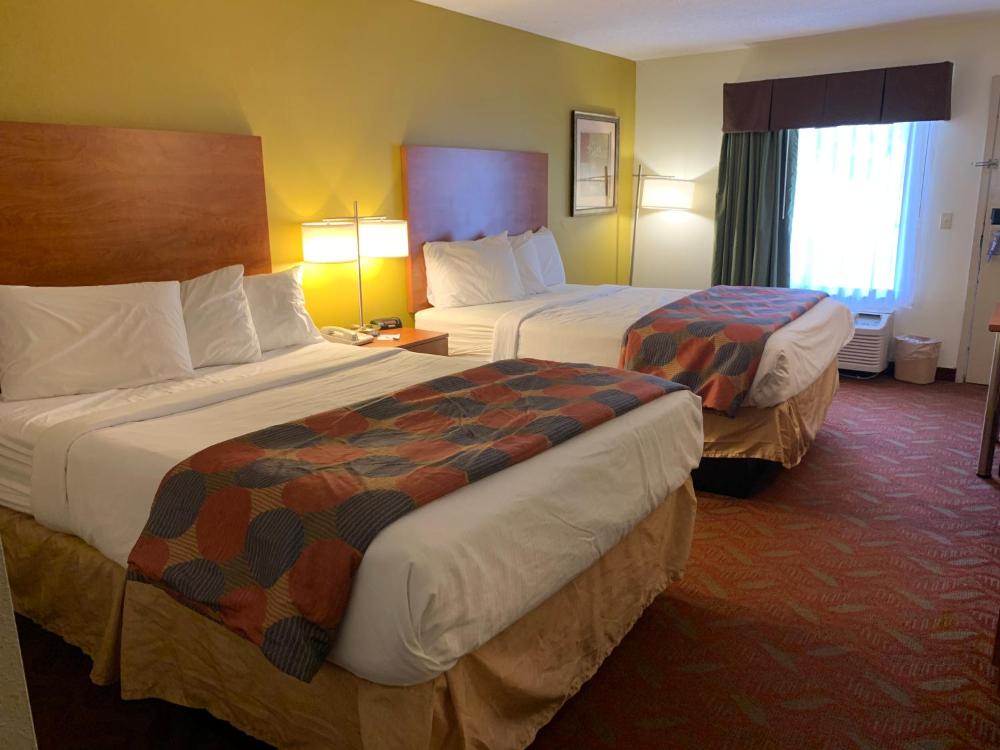 Queen Room with Two Queen Beds - Non-Smoking interior